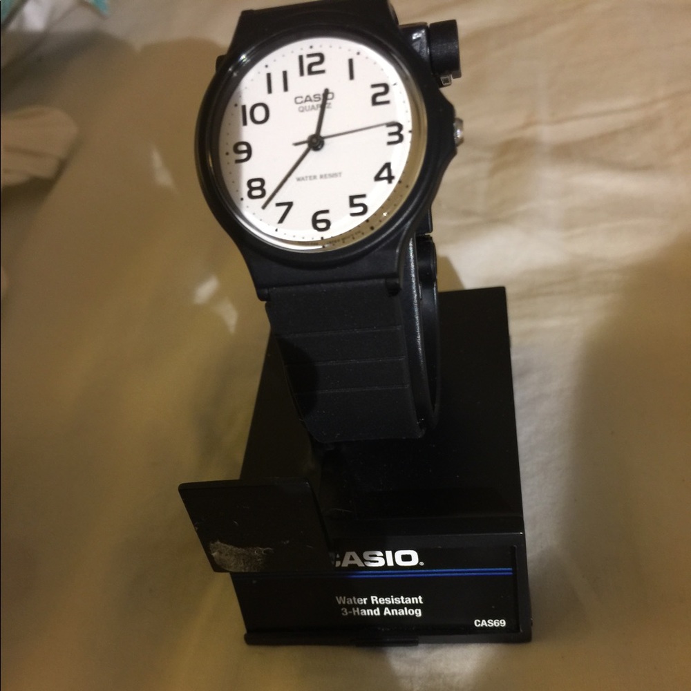 Unisex New Casio water resistant watch.